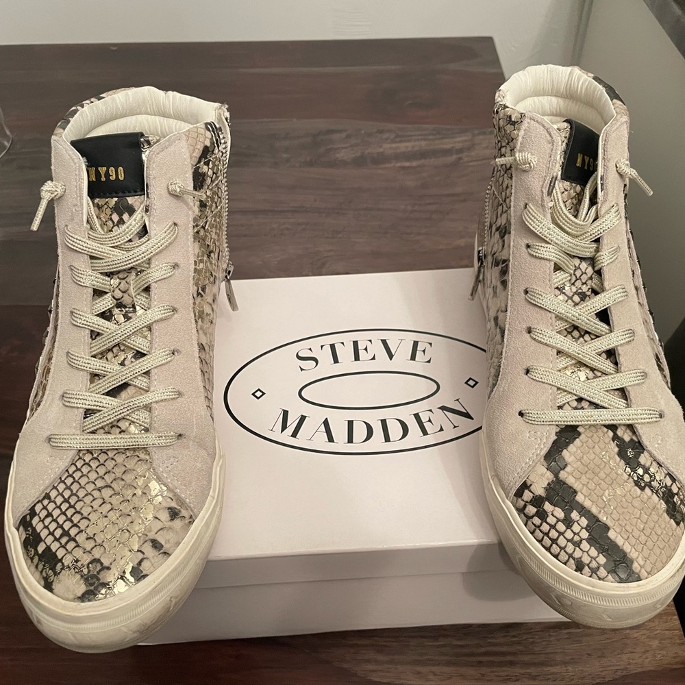 Steve Madden Snake/Beige Colored Sneakers, Size 11